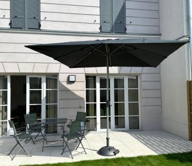 Serris House | Disneyland Paris, vallée village ,Paris , villa, garden , Syline Home, 120 m2
