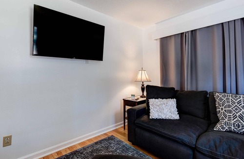 Black Mountain House | Disoway Getaway house in Black Mountain with 4 bdrms, fire pits, and game room.