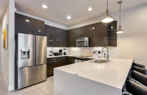 Four Corners House | Distinctive Home Private Pool