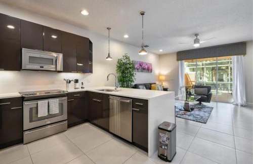Four Corners House | Distinctive Home Private Pool