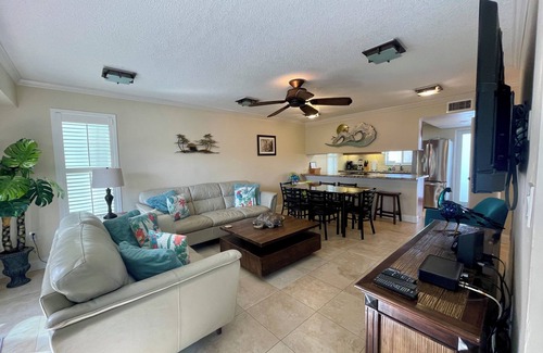 Key Largo Villa | Divers Delight with Golf Cart, 2 Kayaks, Pool