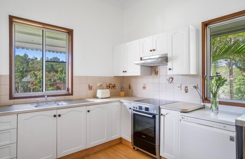 Bangalow House | Divine Cottage Bangalow - Main Street Bangalow Pet Friendly