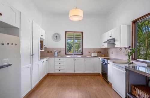 Bangalow House | Divine Cottage Bangalow - Main Street Bangalow Pet Friendly