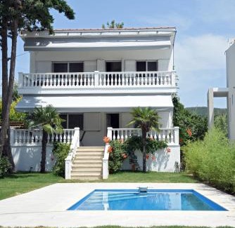 Toroni Villa | Divine Villa