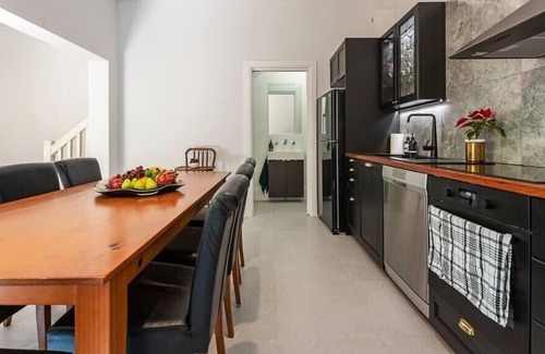 The Rocks Apartment | Divine Workers Cottage in The Rocks