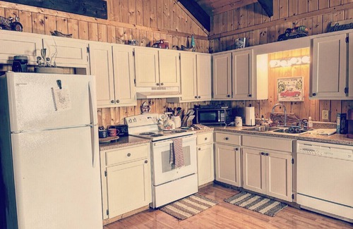 Fort Payne Cabin | Dixie Sticks-Little River Canyon retreat