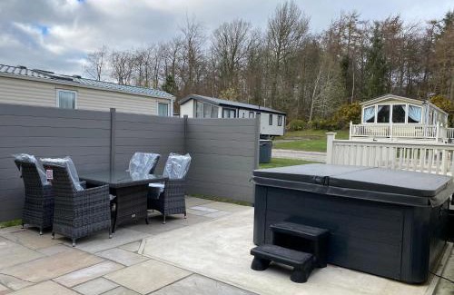 Swarland Cabin | Dixons Den Hot Tub