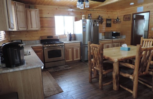 Meadow View Heights Cabin | Dj's Duck Creek Village cabin
