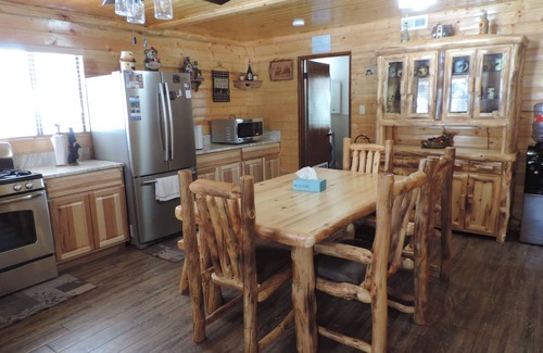Meadow View Heights Cabin | Dj's Duck Creek Village cabin