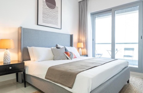 Downtown Dubai House | Dlx 21st Flr 3BR Pool Gym Near Mall by Belvilla