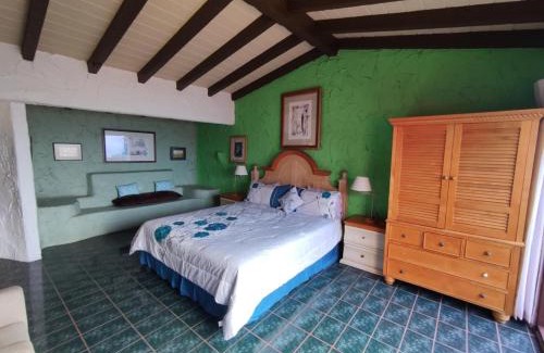 La Fonda Hotel | Dmytri's Original La Fonda Restaurant & Hotel