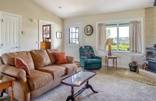 Paso Robles House | Do Dinosaurs Drink Wine? Come to Sundance Cottage and Find Out!
