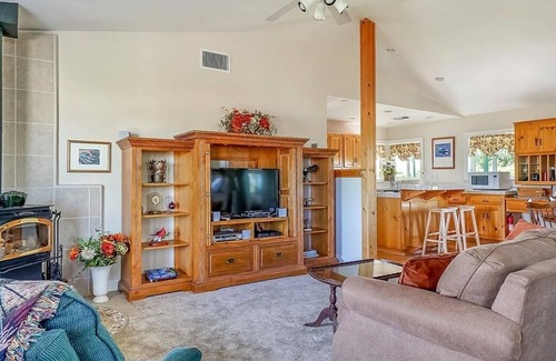 Paso Robles House | Do Dinosaurs Drink Wine? Come to Sundance Cottage and Find Out!