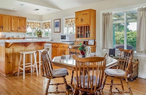 Paso Robles House | Do Dinosaurs Drink Wine? Come to Sundance Cottage and Find Out!