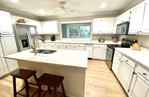 Sullivan's Island House | "Doc's Beach House" Just Across from the Ocean on Sullivan's! Great Ocean Views!