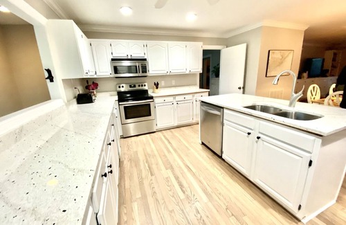 Sullivan's Island House | "Doc's Beach House" Just Across from the Ocean on Sullivan's! Great Ocean Views!
