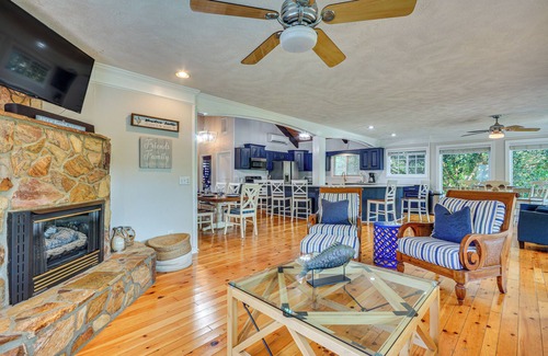 New London House | Dock & 2-Story Boat Slip: Badin Lake Cabin