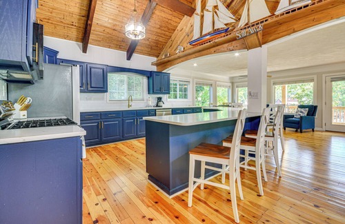 New London House | Dock & 2-Story Boat Slip: Badin Lake Cabin