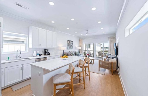 Georgetown House | Dock and Dwell at the Winyah Bay Club, Pool, Outdoor Lounge/Grill and Boat Slip included!