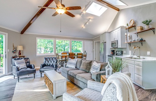 Gilbertsville House | Dock & Deck at Kentucky Lake Family Retreat!