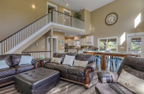 Speedwell House | Dock Holiday – Lakefront, Sleeps 19, private dock, private hot tub