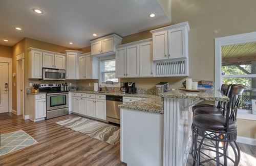 Speedwell House | Dock Holiday – Lakefront, Sleeps 19, private dock, private hot tub