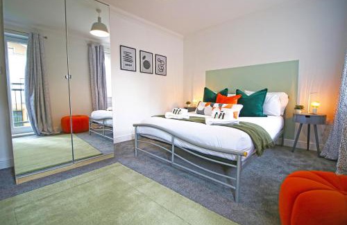Newport Apartment | Dock House - 5 Bedroom House - Sleeps 7