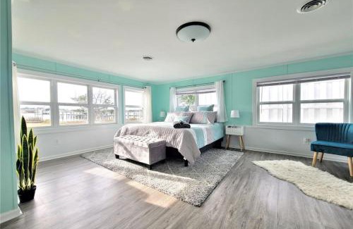 Crystal Coast House | Dock House, Close to Camp Lejeune, water access, DOCK, king bed