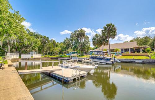 Indian Waters House | Dock, Kayaks and Bicycles Crystal River Getaway!