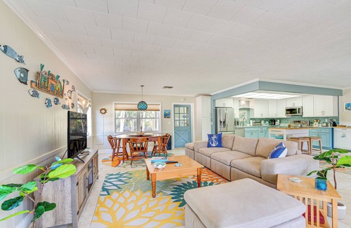 Homosassa Cottage | Dock + Lanai: Riverview Homosassa Escape!