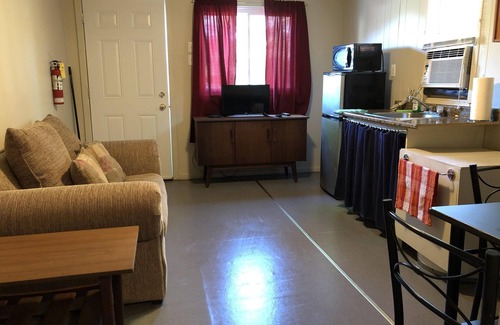 Wasaga Beach Cottage | Dock Life Cottage 5 - Riverside, 1 Bedroom, Wasaga
