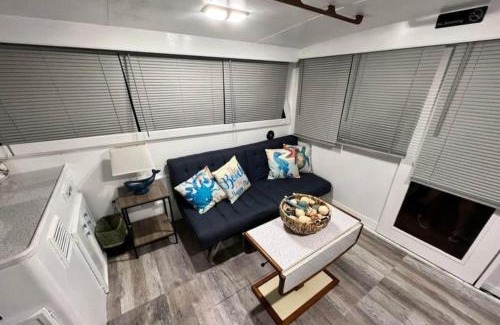 Marathon Boat Rental | Dock life
