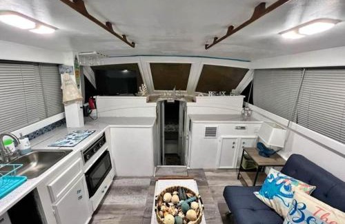 Marathon Boat Rental | Dock life