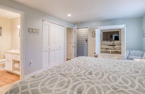 Lincoln City Condo | Dock of the Bay 102
