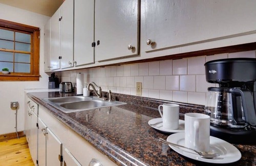 Savannah House | Dock & Volleyball! Near Downtown - Golden Getaway