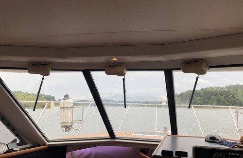 Dandridge Boat Rental | DOCKED-Modern Clean Houseboat on Douglas Lake, TN