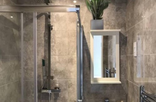 Bootle Hotel | Dockside Lodge