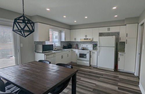 St. Catharines House | Doctor's Lounge - An Executive Home in Niagara