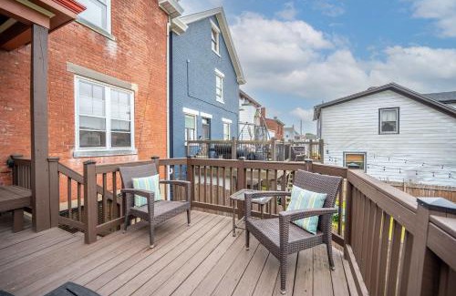 Dayton House | Doctors Retreat with Hot Tub