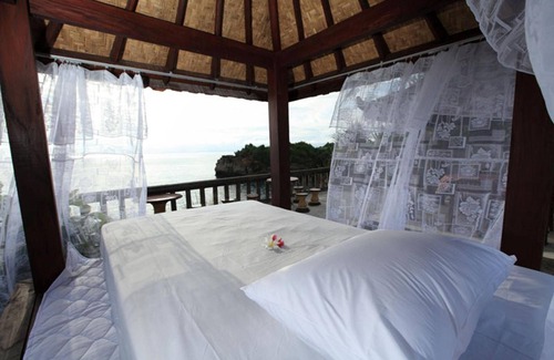 Mushroom Bay Hotel | Dodol Lembongan Cliff Sunset