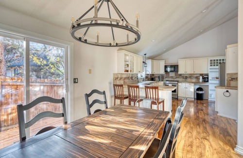 Mountain View House | Dog | 5min to Local Restaurants | Cozy