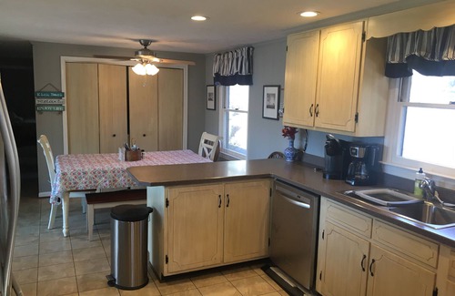Huddleston House | DOG AND FAMILY FRIENDLY, SML VA, Deep Water Dock, Private Cove, Peaceful