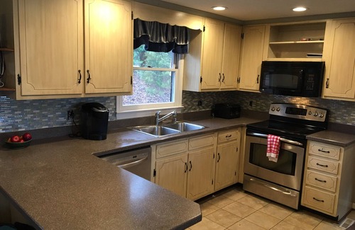 Huddleston House | DOG AND FAMILY FRIENDLY, SML VA, Deep Water Dock, Private Cove, Peaceful