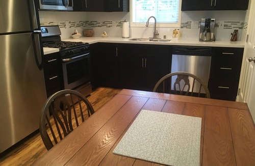 Baywood Park House | Dog Friendly, Allergen-free 5 minute walk to the bay and eateries