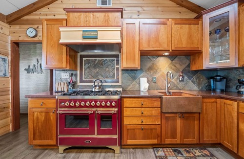 Pine Cove Cabin | Dog Friendly Cabin w/hot tub & stunning mountain views