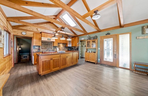 Pine Cove Cabin | Dog Friendly Cabin w/hot tub & stunning mountain views