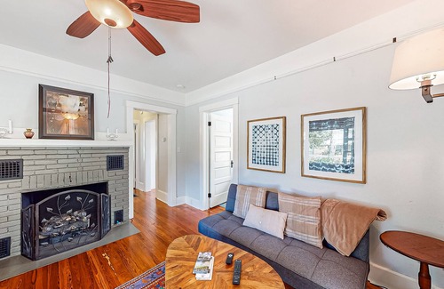 Mount Dora House | Dog-friendly 1920s home near downtown with a yard, grill, streaming, & AC
