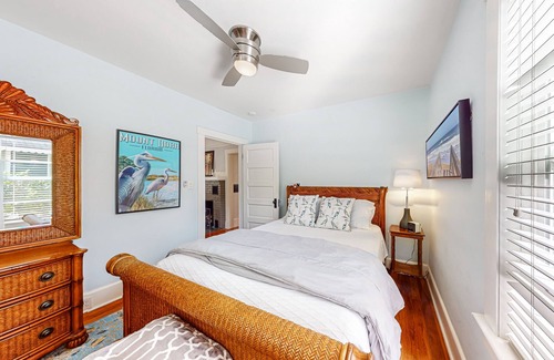 Mount Dora House | Dog-friendly 1920s home near downtown with a yard, grill, streaming, & AC
