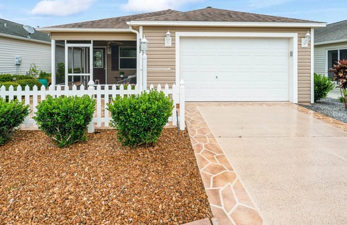 Fernandina Villa | Dog Friendly 2/2 PATIO VILLA WITH GAS GOLF CART CLOSE TO BROWNWOOD SQUARE