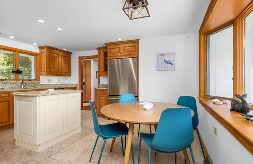 East Dennis House | Dog-friendly 4 bedroom 4 bathroom sleeps 10 home near bay side beaches and exclusive 6A!
